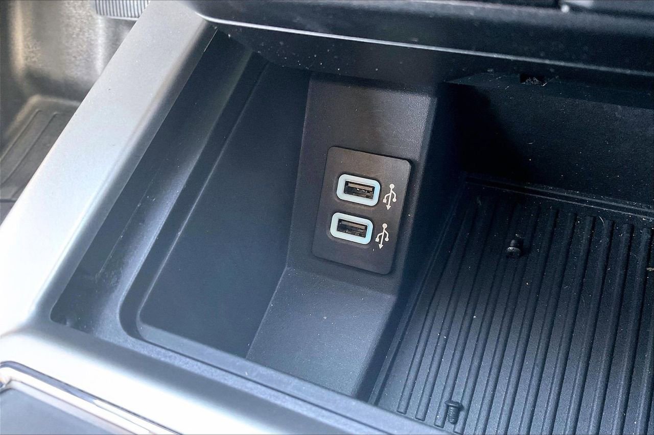 Used 2017 Ford F150 Lariat w/ Equipment Group 502A Luxury image 19