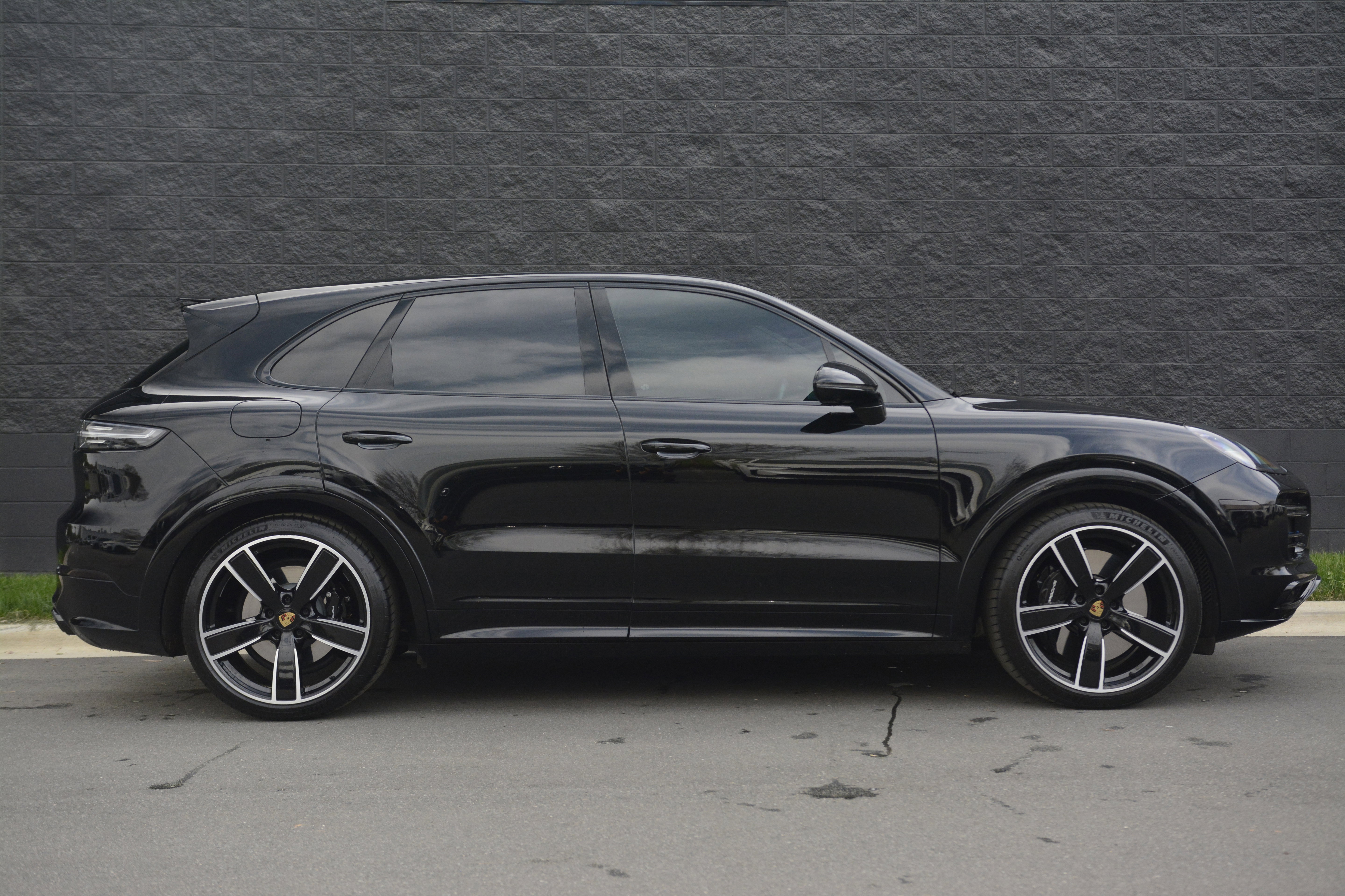 Certified 2023 Porsche Cayenne Turbo image 8