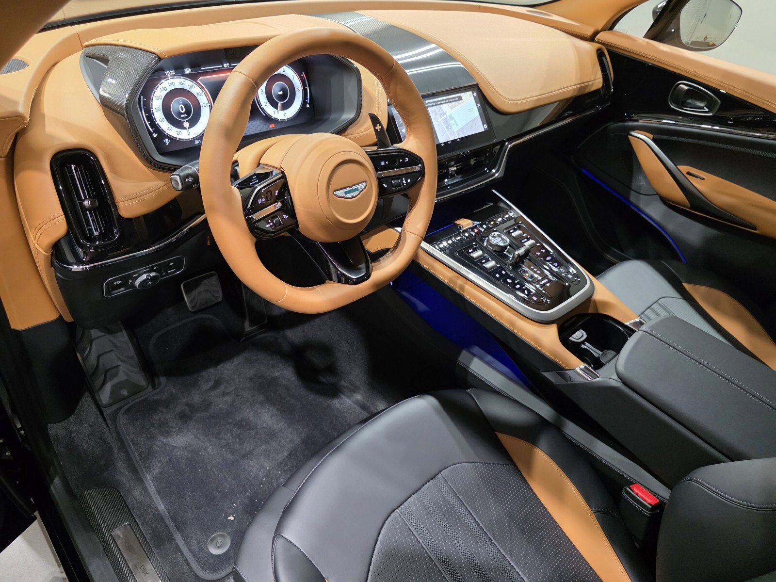 New 2025 Aston Martin DBX 707 image 3
