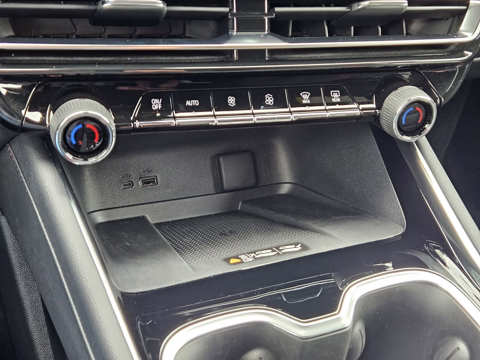 Certified 2024 Chevrolet Traverse RS image 23