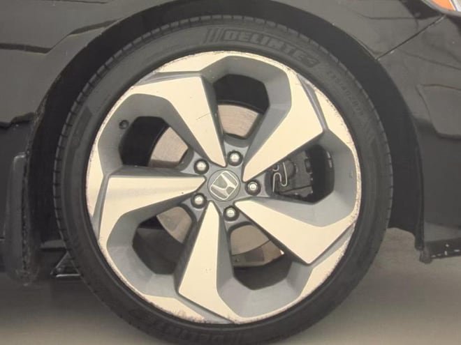 Used 2018 Honda Accord Touring image 8