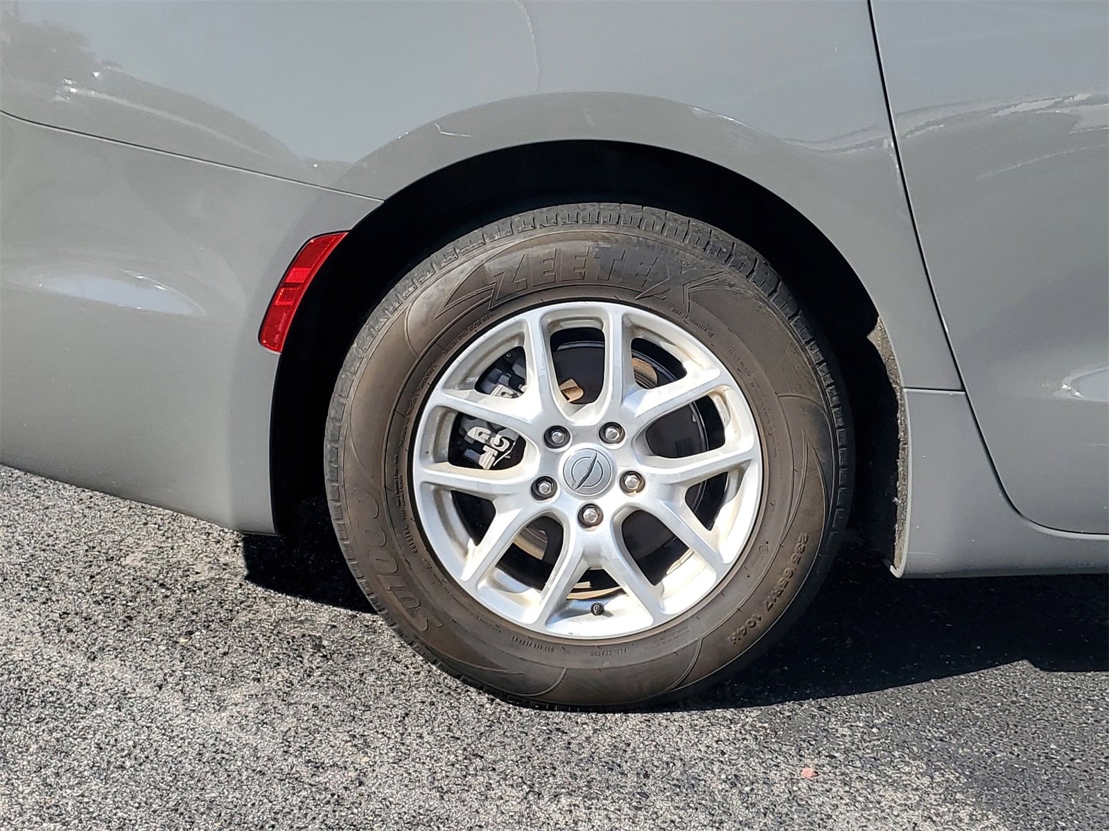 Used 2022 Chrysler Pacifica Touring-L image 5