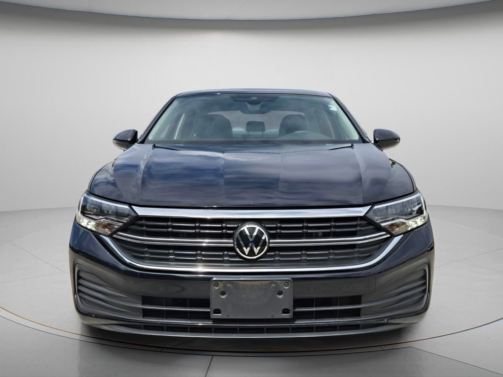 Certified 2022 Volkswagen Jetta SE image 4
