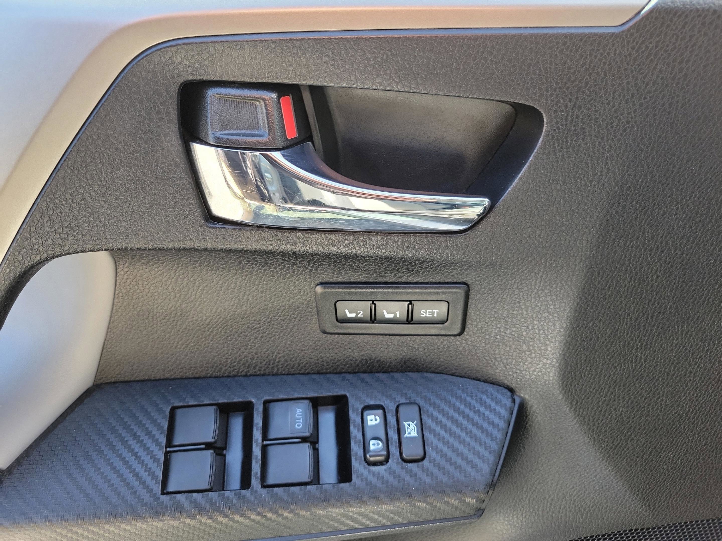 Used 2015 Toyota RAV4 Limited w/ Technology Package image 24