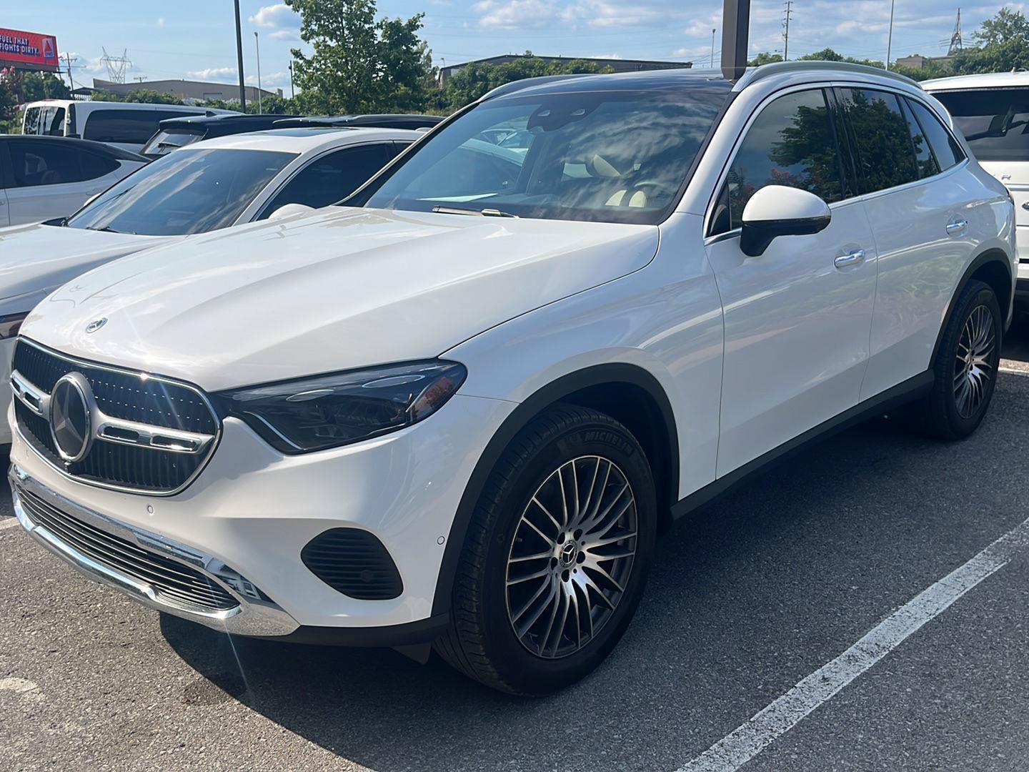 Used 2024 Mercedes-Benz GLC 300 image 3