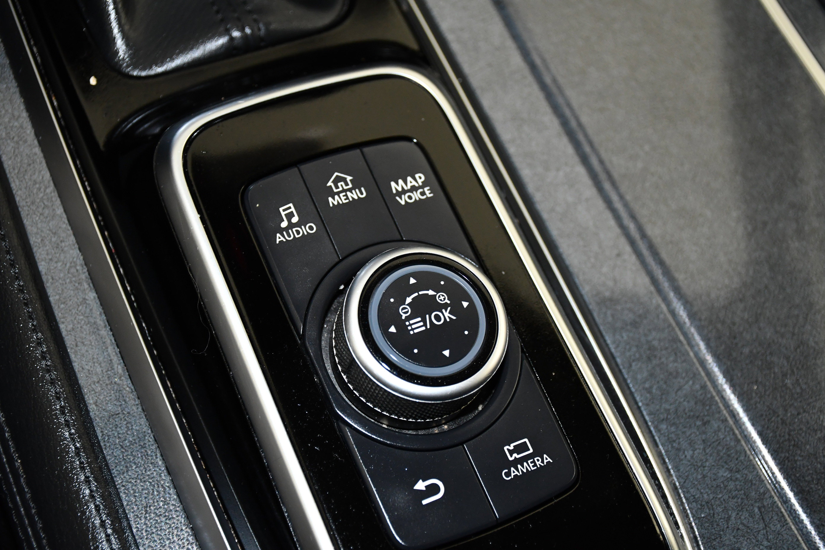 Used 2024 Nissan Armada SV image 34