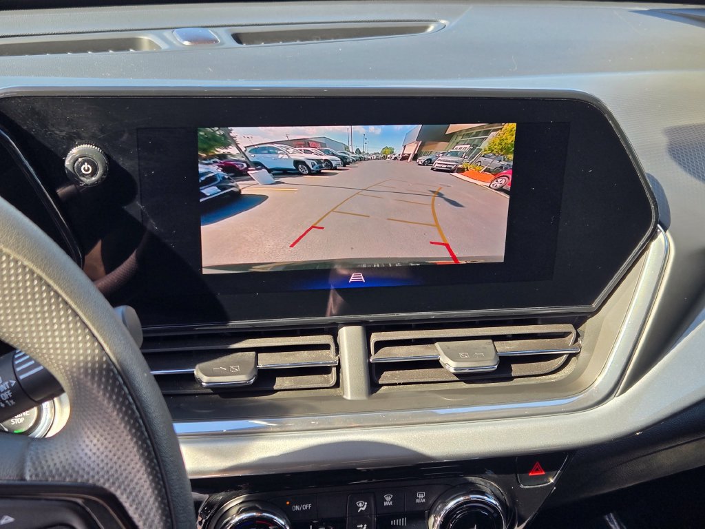 Used 2025 Chevrolet Trax LT FWD image 34