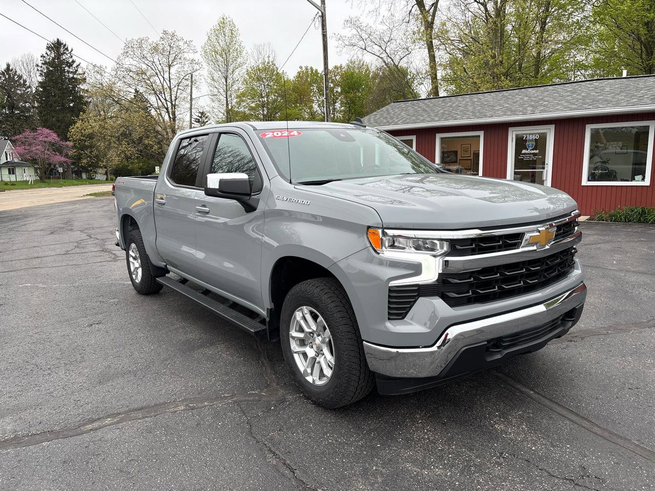 Used 2024 Chevrolet Silverado 1500 LT AWD/4WD image 2