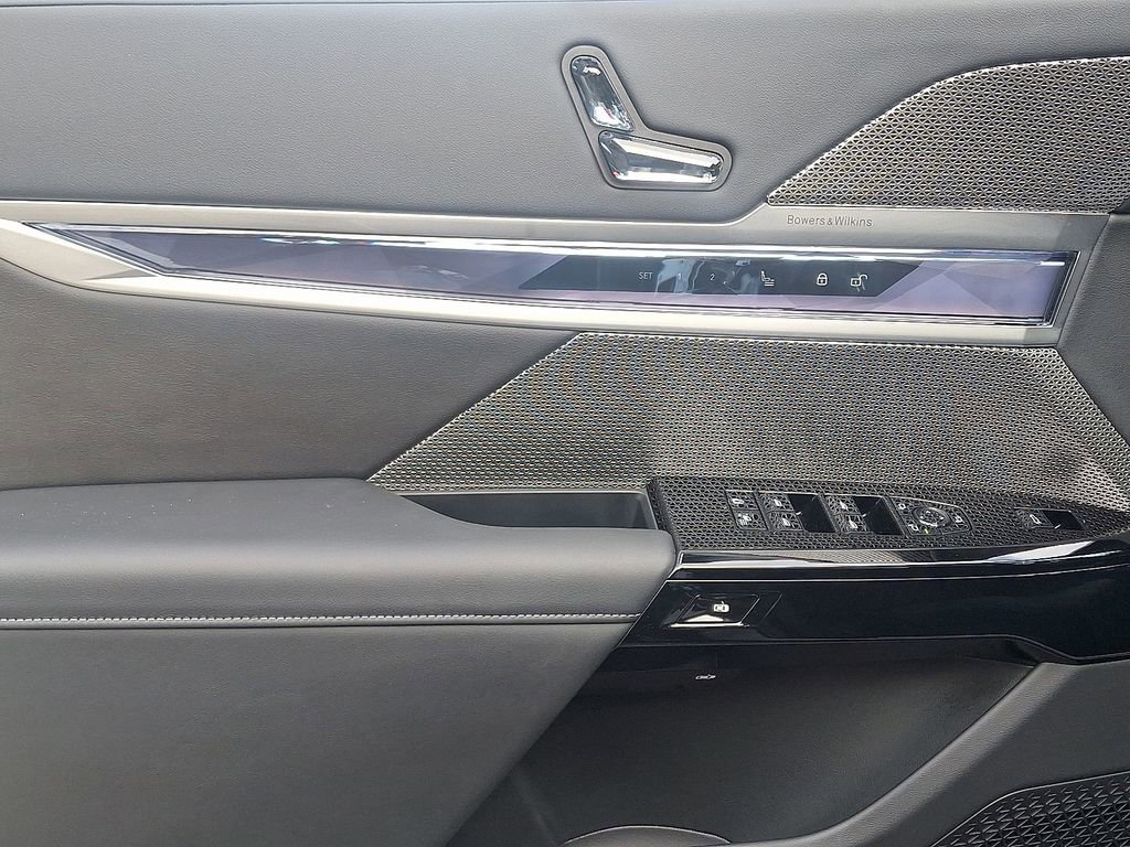 Used 2025 BMW 760i xDrive w/ Executive Package image 13