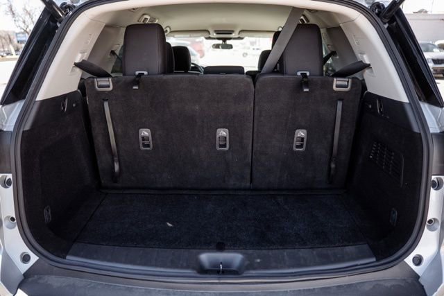 Used 2025 Nissan Pathfinder SV image 6