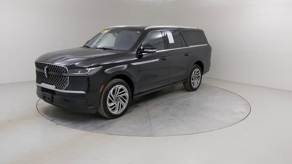 Used 2025 Lincoln Navigator L Reserve image 22