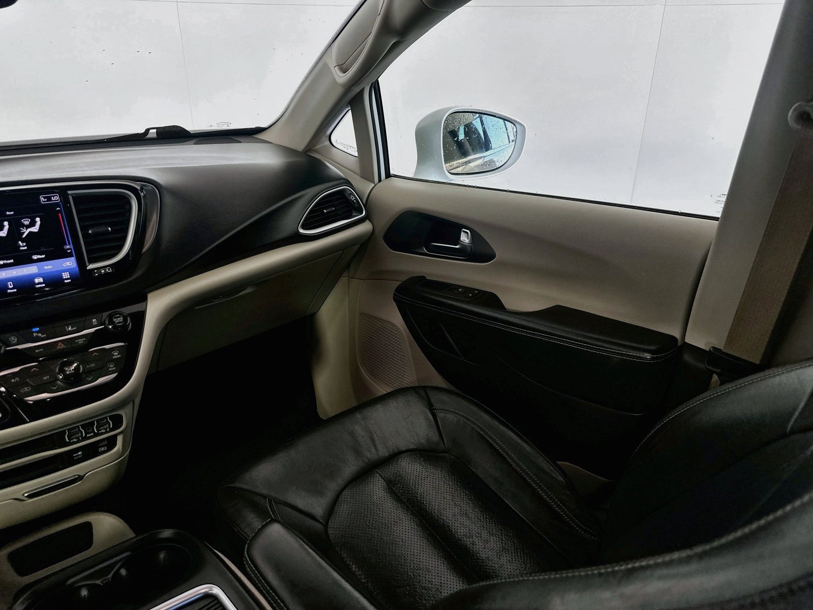 Used 2022 Chrysler Pacifica Touring-L FWD image 20
