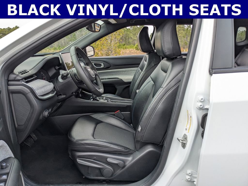 Used 2024 Jeep Compass Latitude image 3