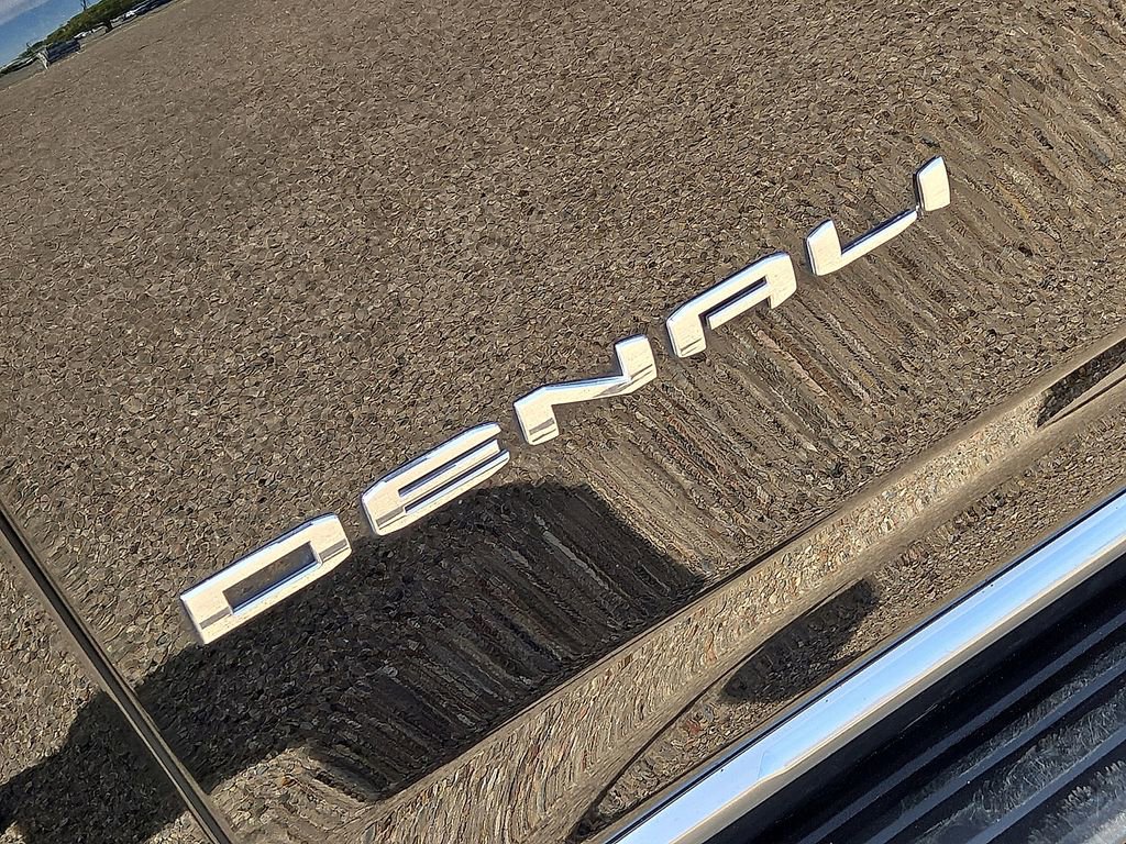 Used 2025 GMC Yukon Denali image 12