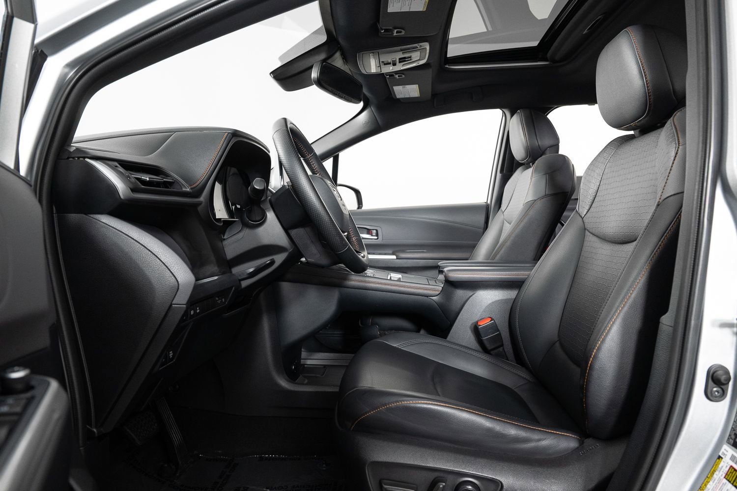 Used 2022 Toyota Sienna XSE image 15