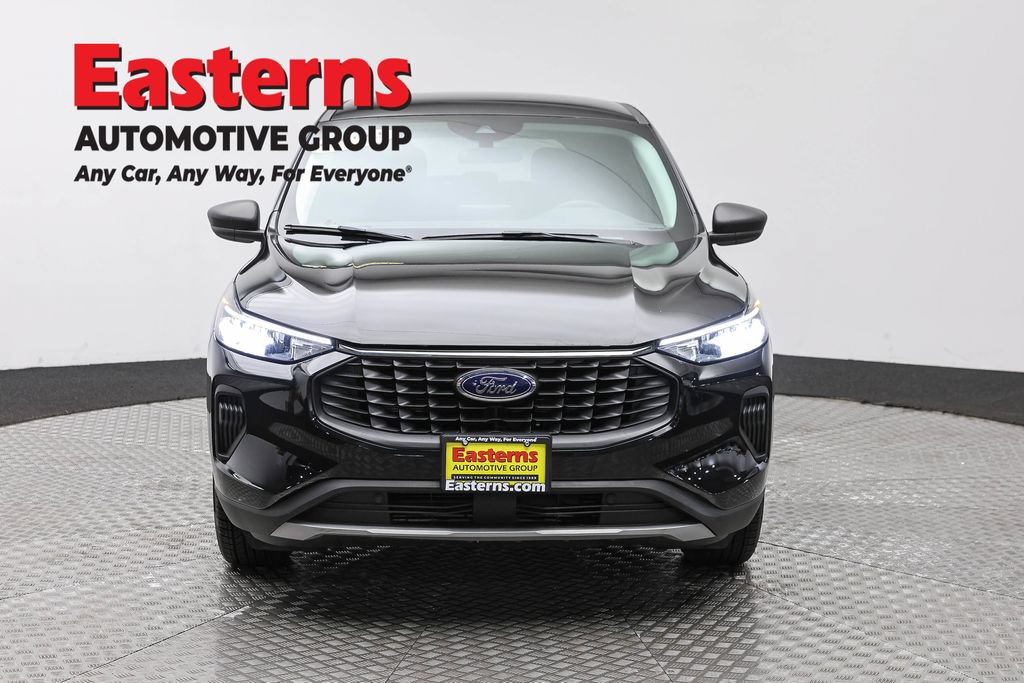 Used 2023 Ford Escape Active AWD/4WD image 2