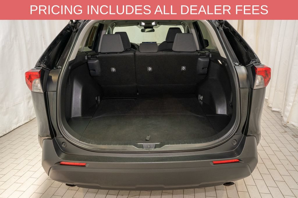 Used 2025 Toyota RAV4 XLE AWD/4WD image 5