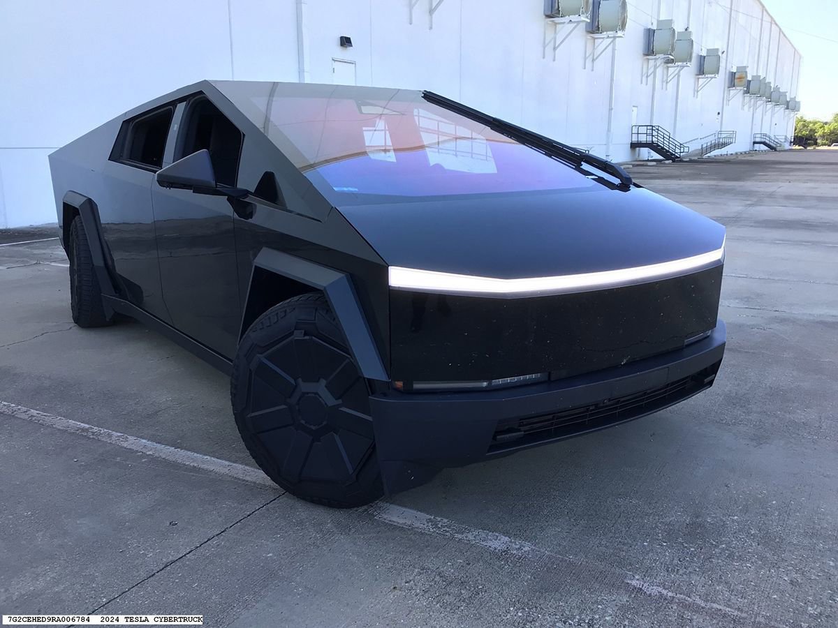 Used 2024 Tesla Cybertruck AWD Crew Cab image 3