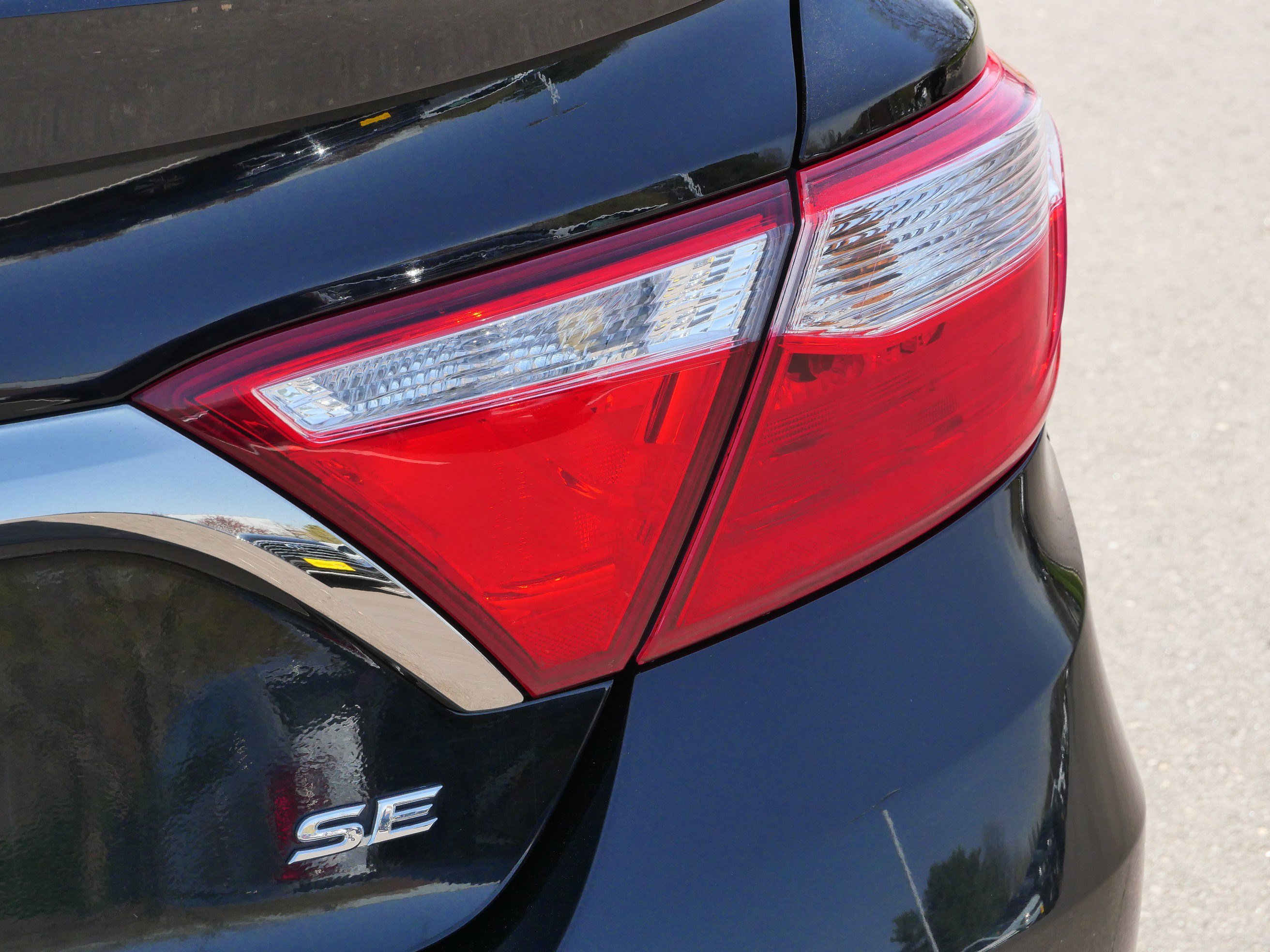 Used 2016 Toyota Camry SE FWD image 17