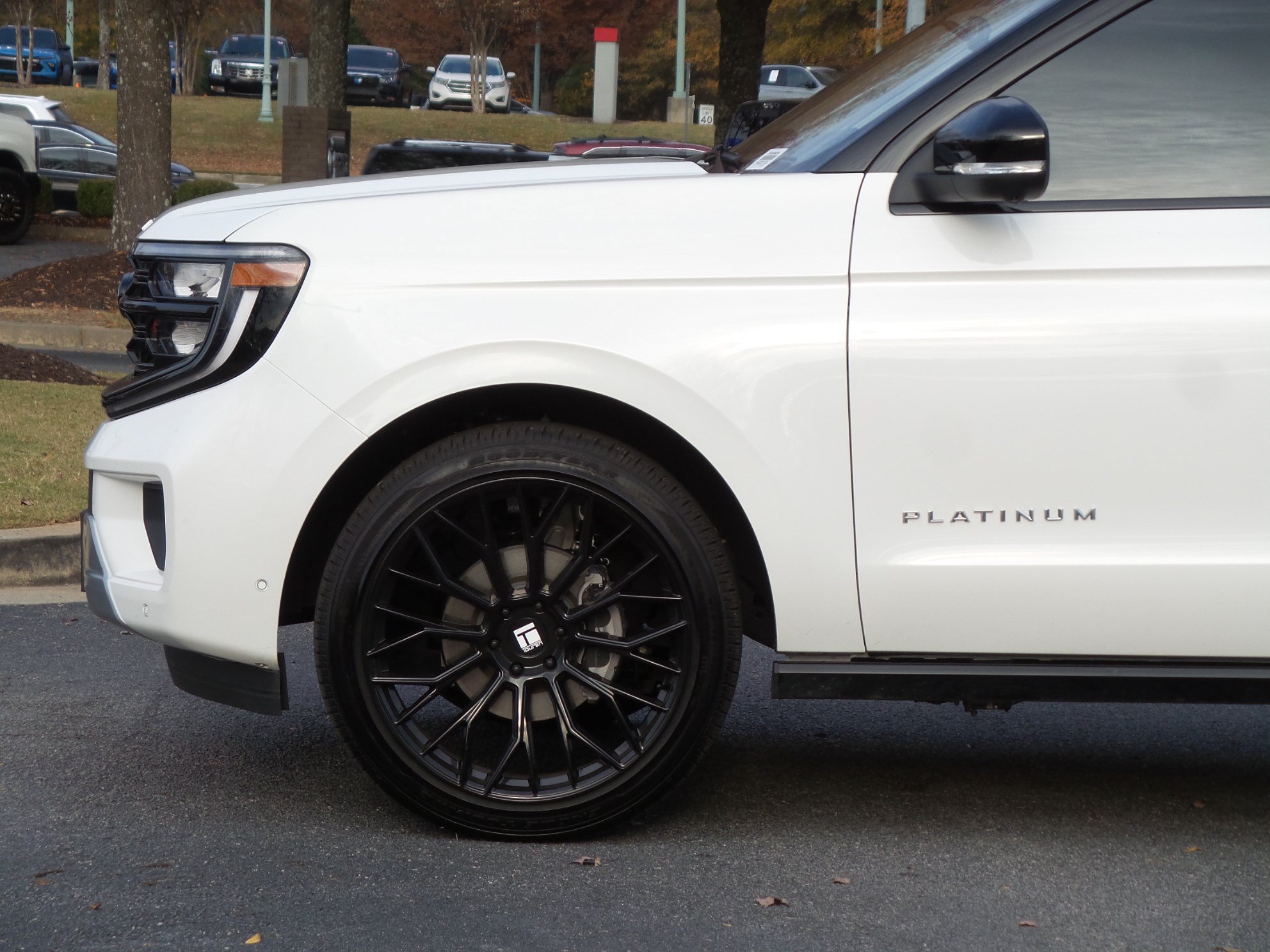 Used 2025 Ford Expedition Max Platinum w/ Platinum Ultimate Package AWD/4WD image 24
