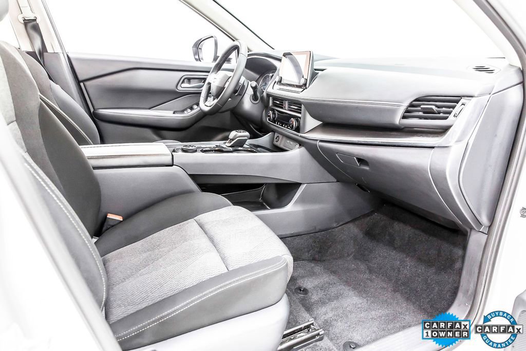 Used 2025 Nissan Rogue SV image 34