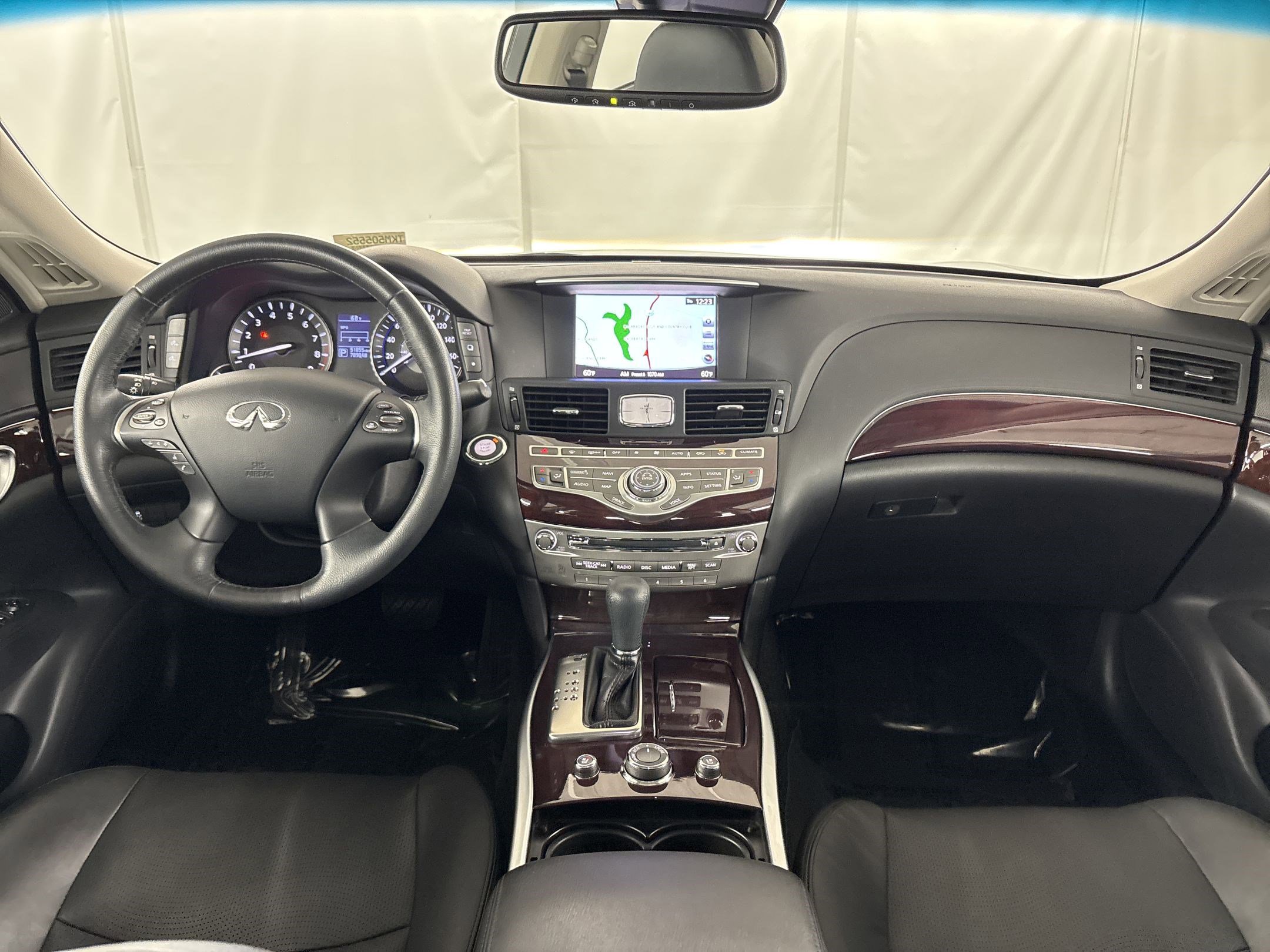 Used 2019 INFINITI Q70 Luxe image 16