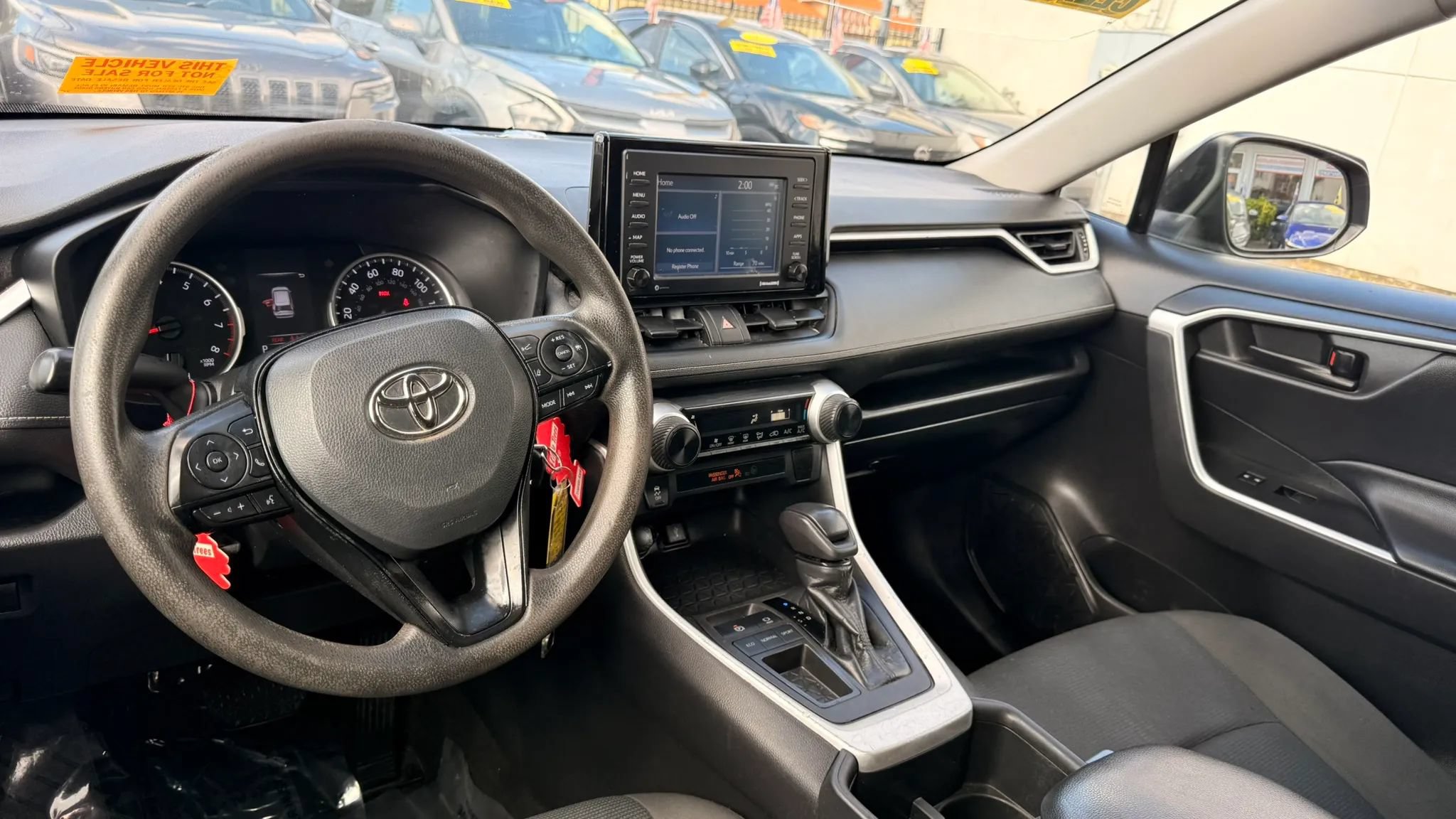 Used 2022 Toyota RAV4 LE FWD image 17