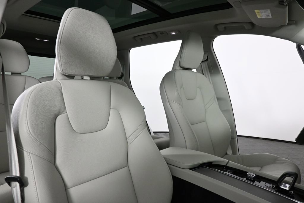 Used 2025 Volvo XC90 B5 Plus w/ Protection Package Premier AWD/4WD image 19