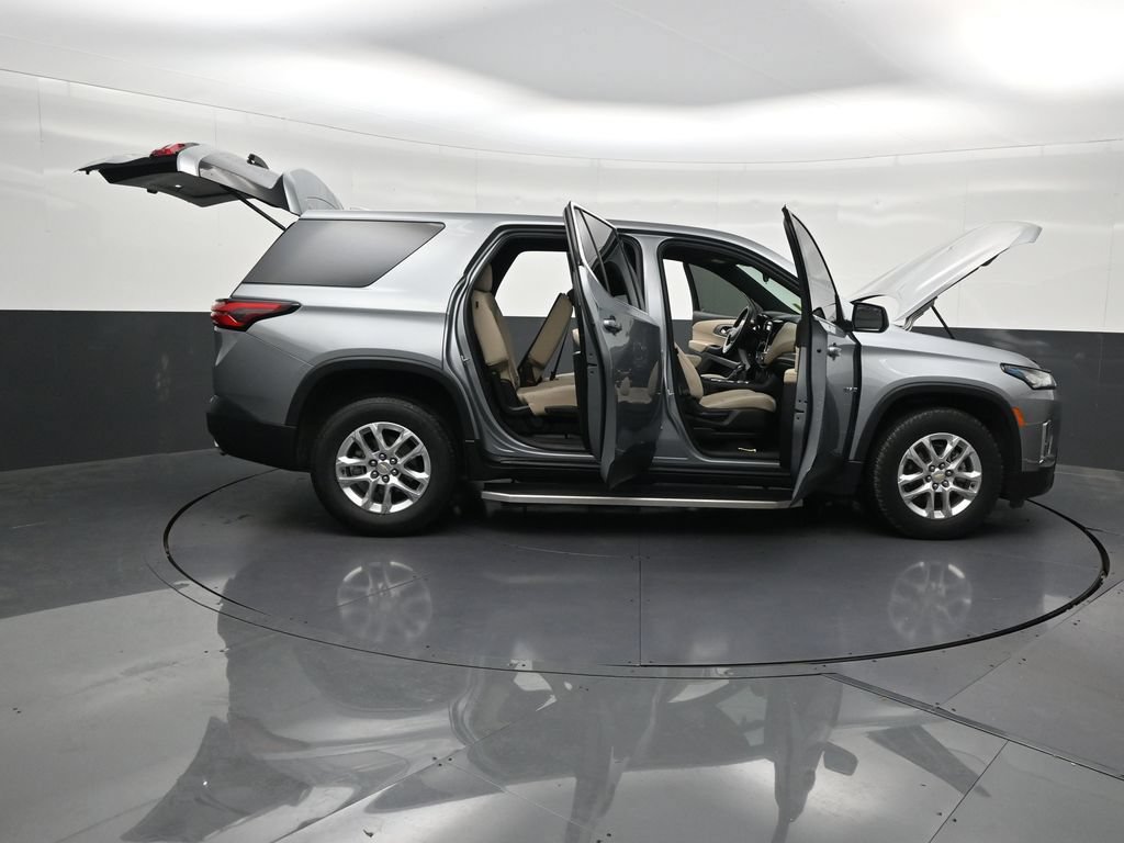 Used 2023 Chevrolet Traverse LS FWD image 33