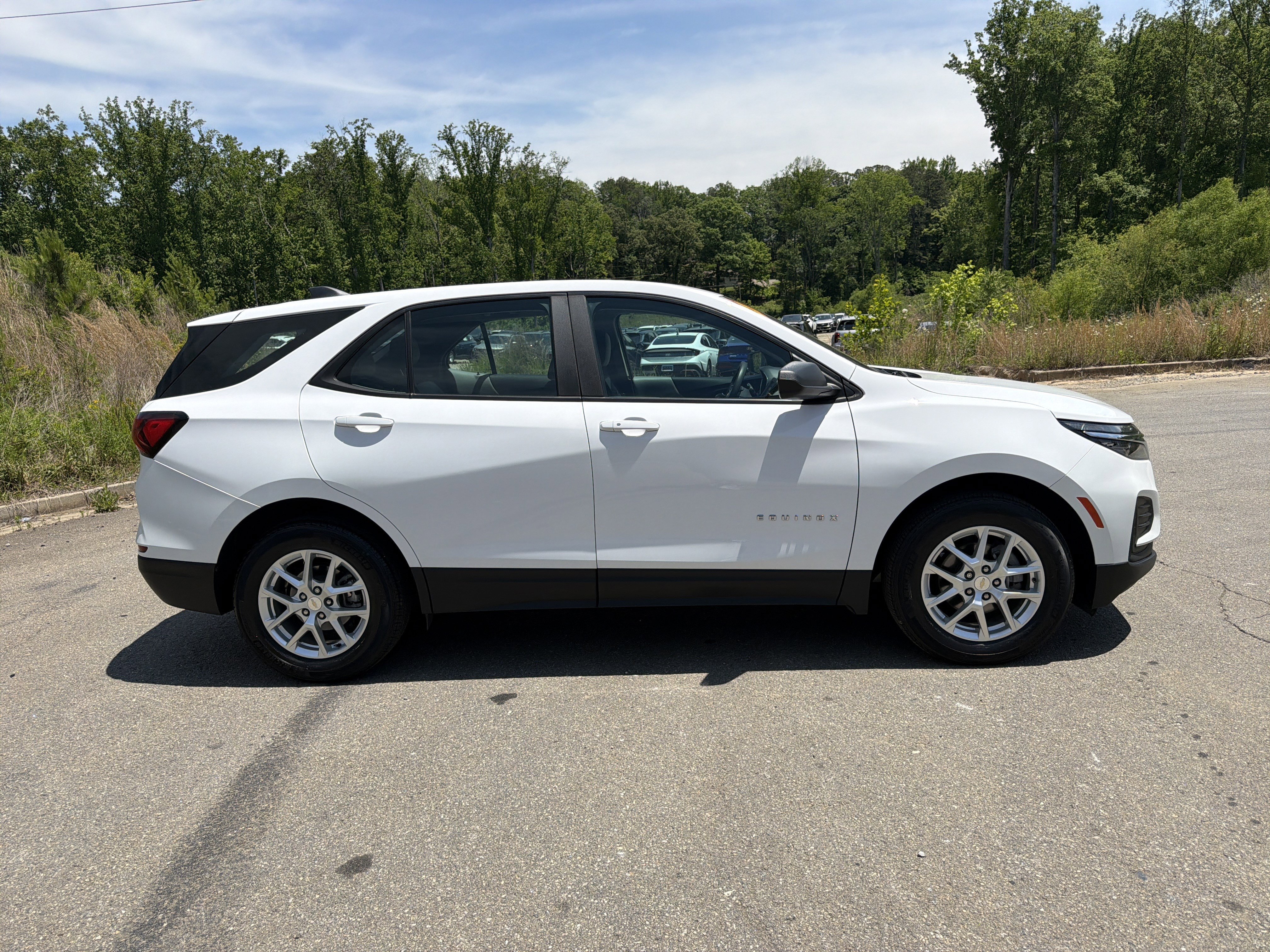 Used 2023 Chevrolet Equinox LS FWD image 4
