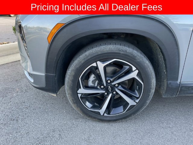 Used 2023 Chevrolet TrailBlazer RS w/ Sun and Liftgate Package AWD/4WD image 2