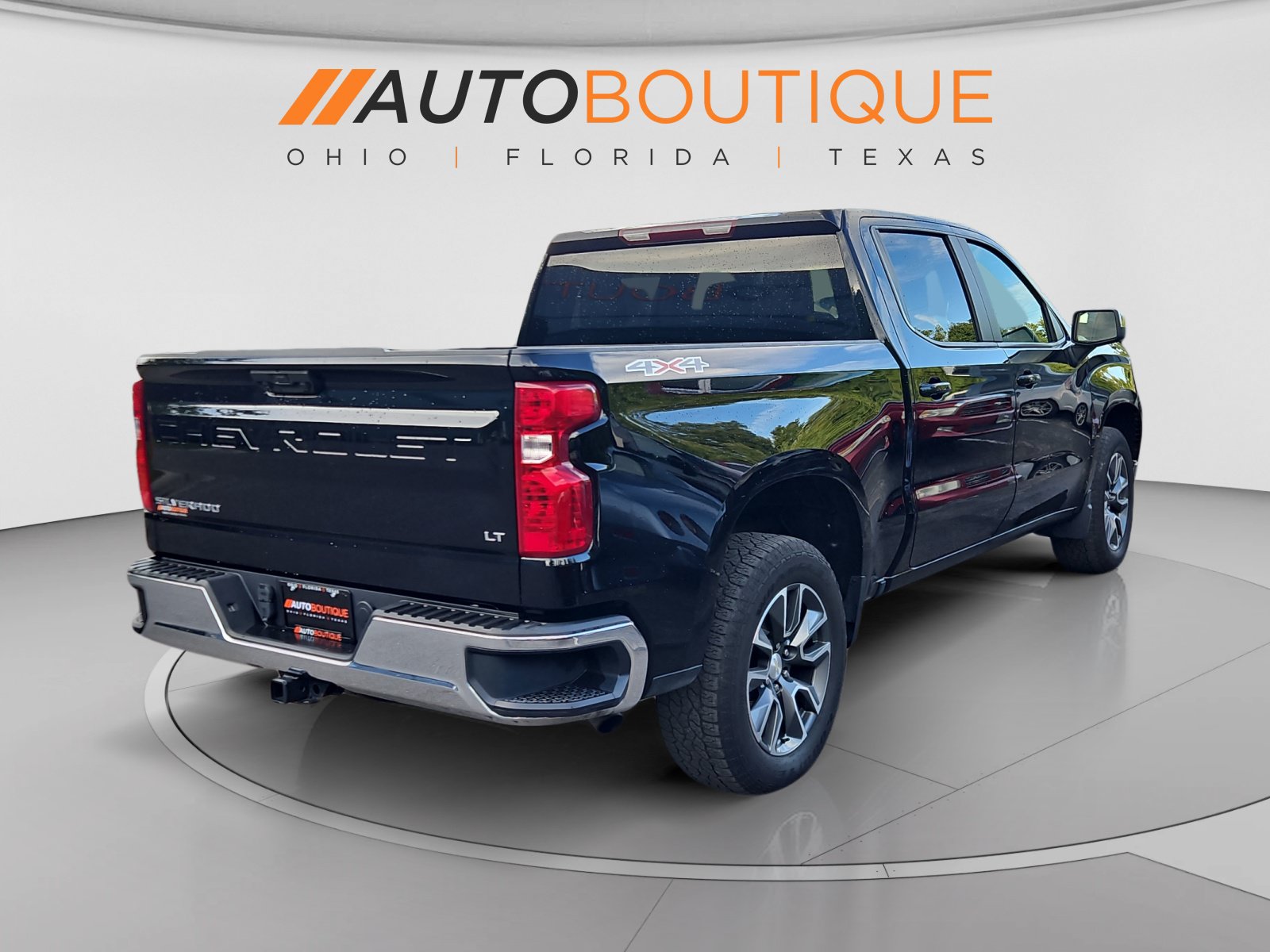 Used 2024 Chevrolet Silverado 1500 LT AWD/4WD image 9