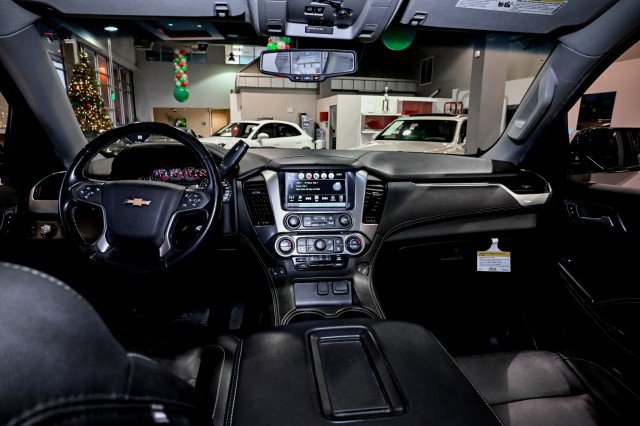 Used 2020 Chevrolet Suburban LT image 33