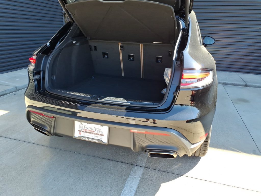 Certified 2026 Porsche Macan AWD/4WD image 38