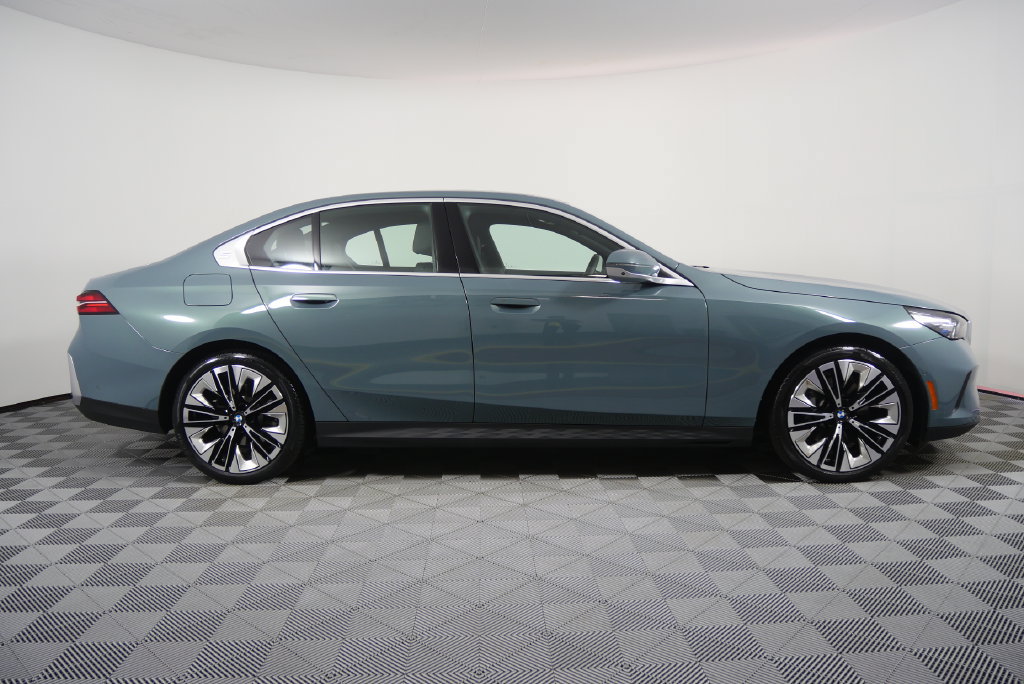 Certified 2026 BMW 530i RWD image 6