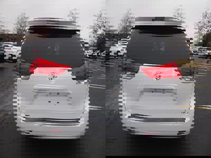 Used 2014 Toyota Sienna LE image 6