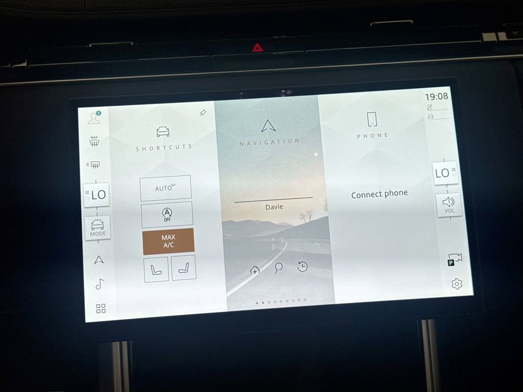 New 2026 Land Rover Range Rover SE image 15