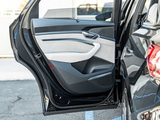 Used 2024 Audi Q8 e-tron Prestige w/ Prestige Package image 21