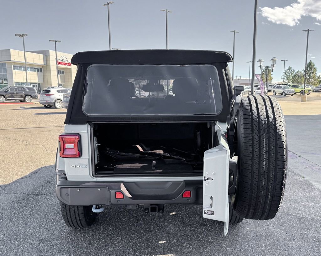 Used 2024 Jeep Wrangler Unlimited Sahara w/ Technology Group image 8