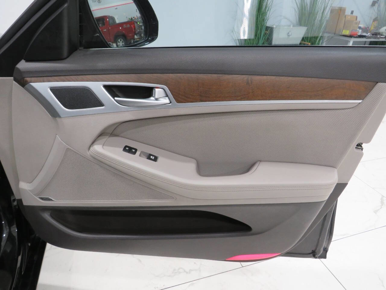 Used 2015 Hyundai Genesis 3.8 w/ Option Group 04 image 31