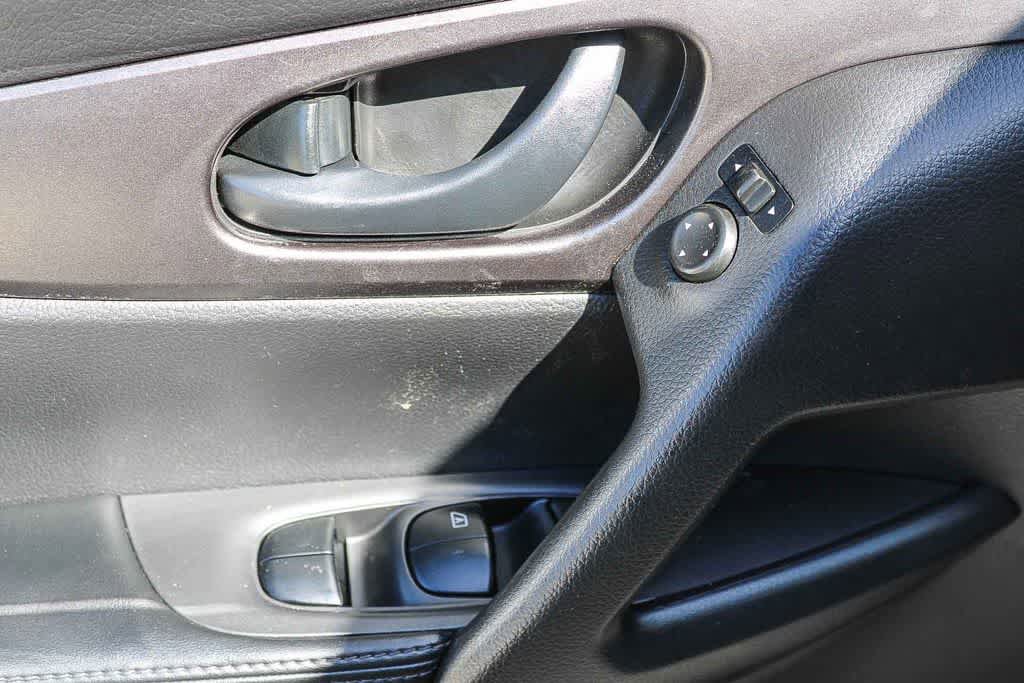 Used 2018 Nissan Rogue Sport S w/ S Appearance Package FWD image 18