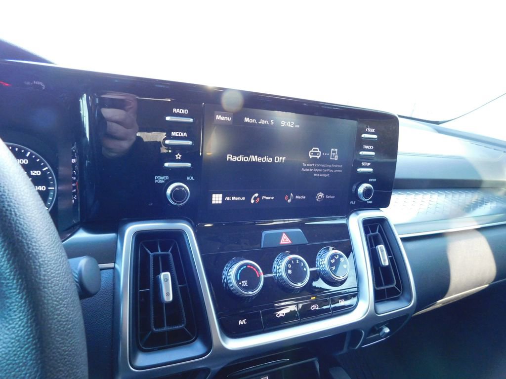 Used 2022 Kia Sorento LX image 9