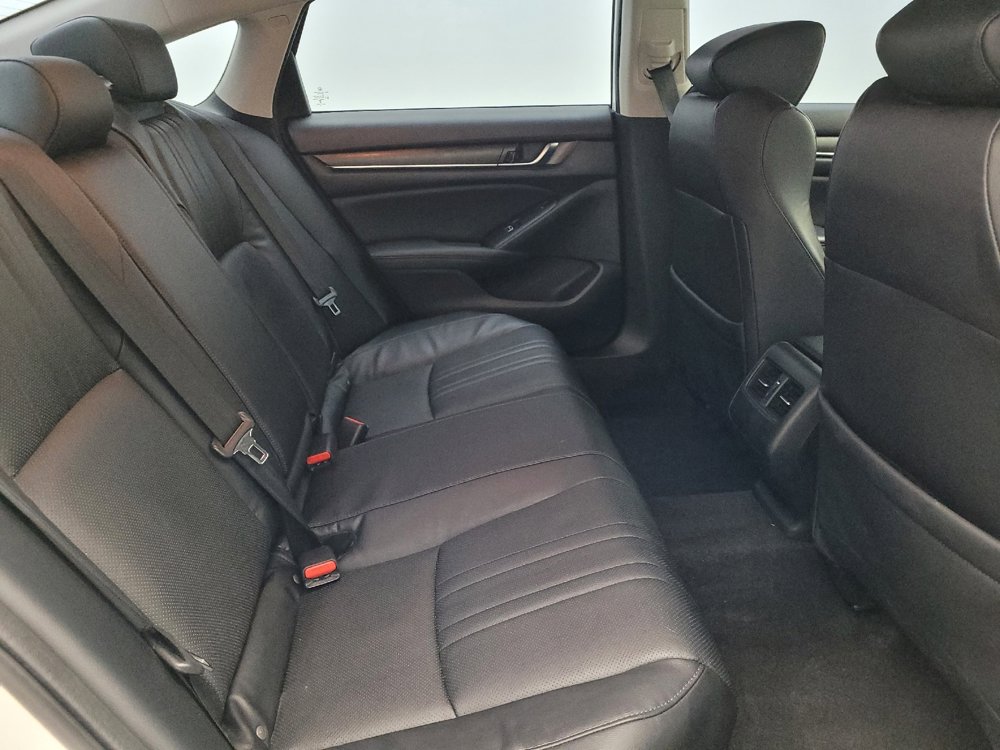 Used 2018 Honda Accord Touring image 19