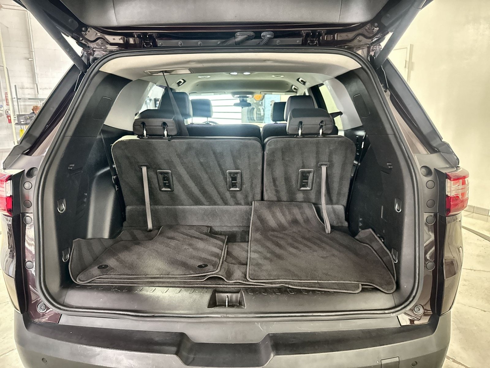 Used 2020 Chevrolet Traverse LT w/ Driver Confidence II Package FWD image 27