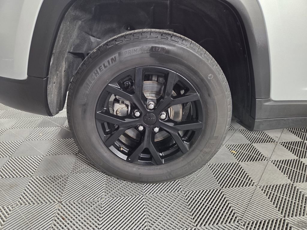 Certified 2024 Jeep Grand Cherokee Altitude image 29