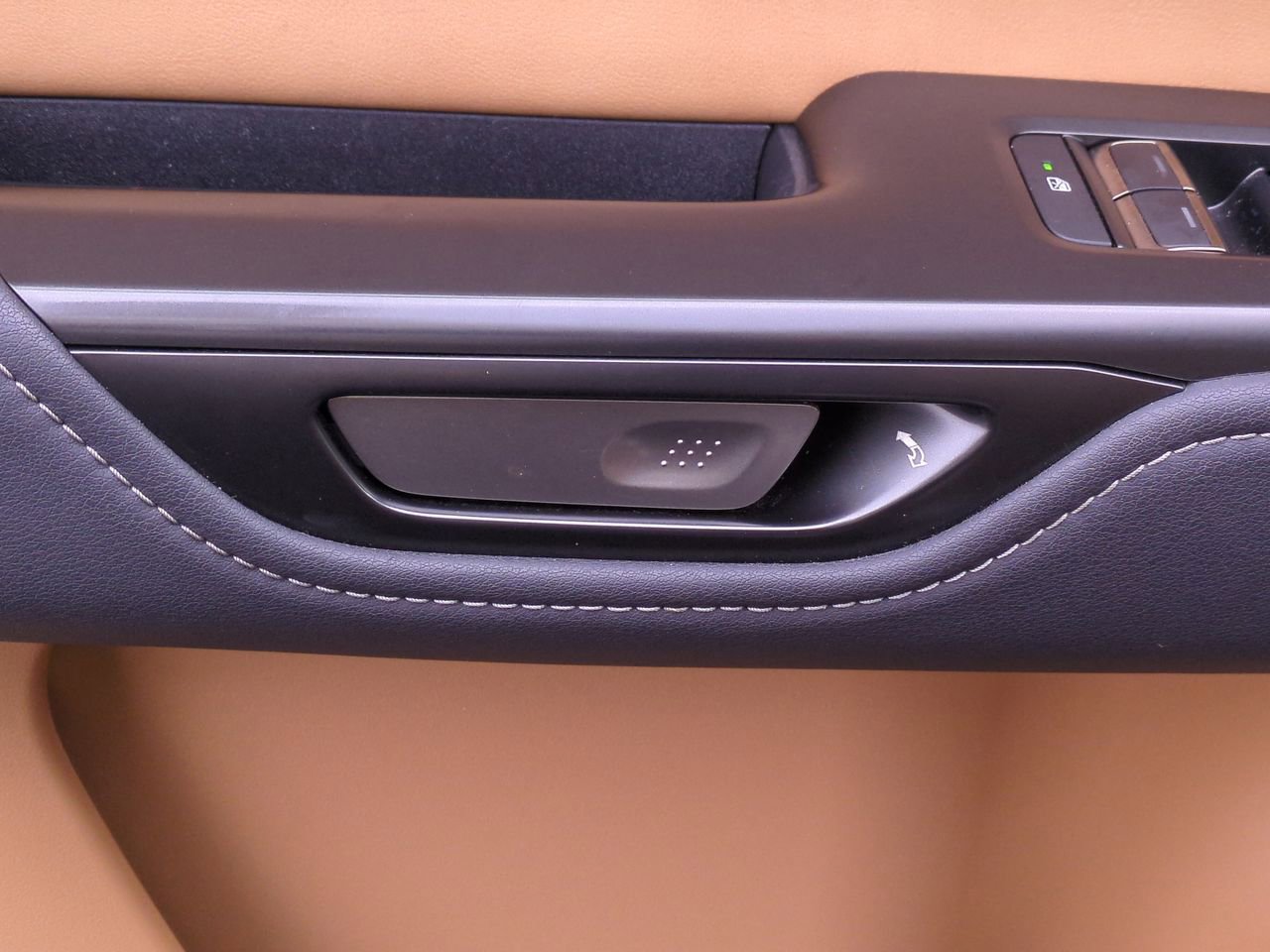 Used 2024 Lexus RZ 300e Premium image 15