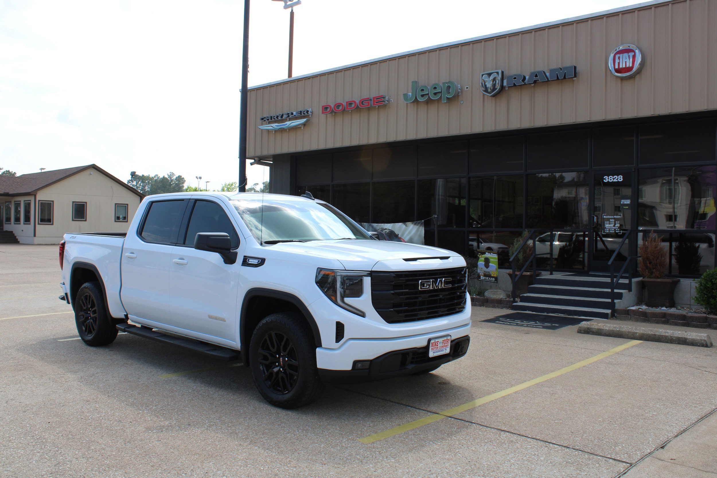 Used 2025 GMC Sierra 1500 Elevation w/ LPO, Elevation Black Package AWD/4WD image 5