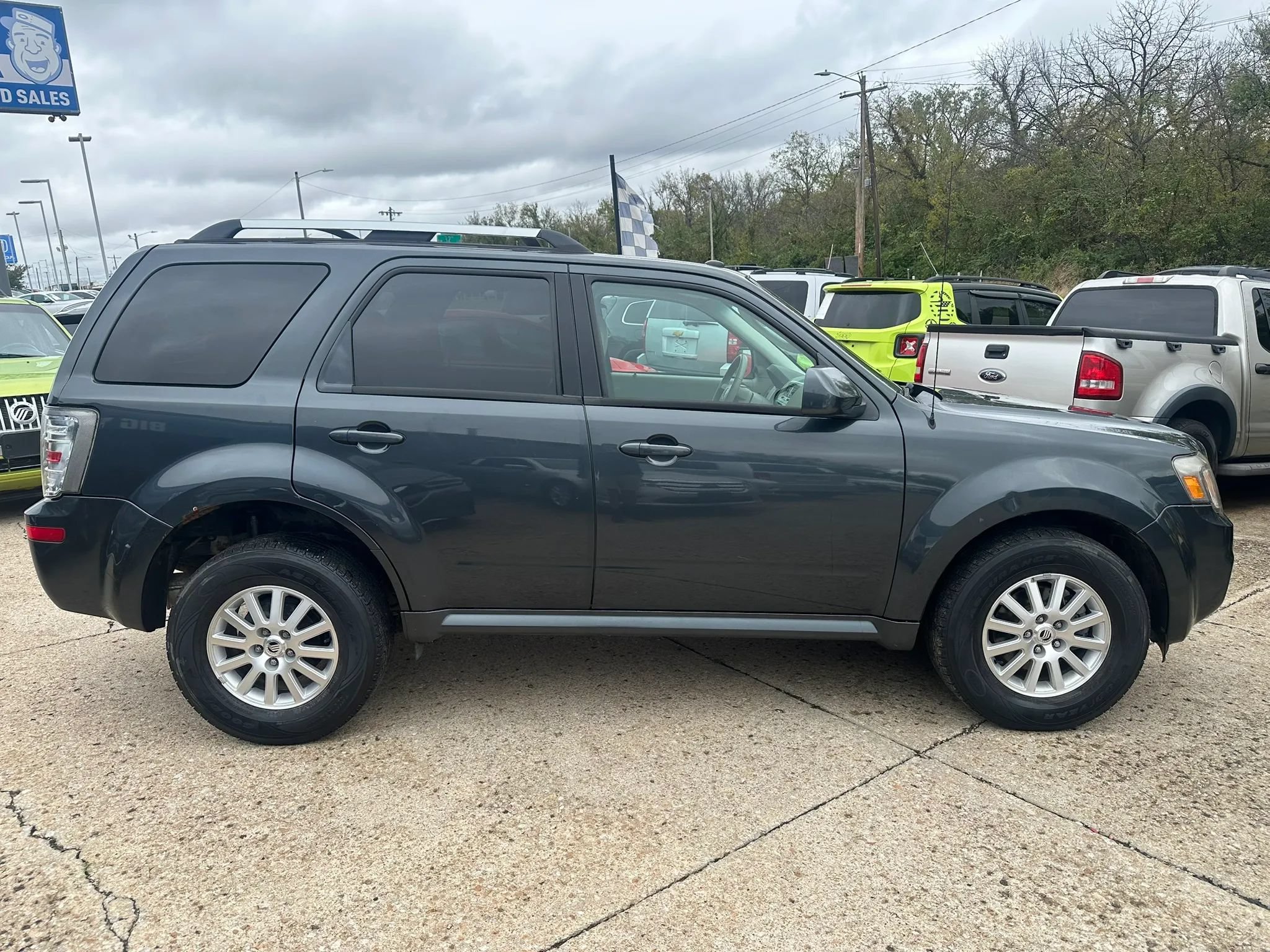 Used 2010 Mercury Mariner Premier AWD/4WD image 2