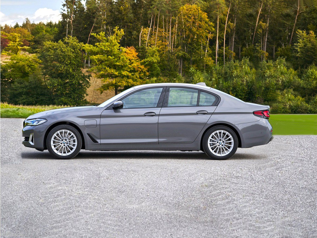 Certified 2023 BMW 530e xDrive w/ Premium Package AWD/4WD image 1