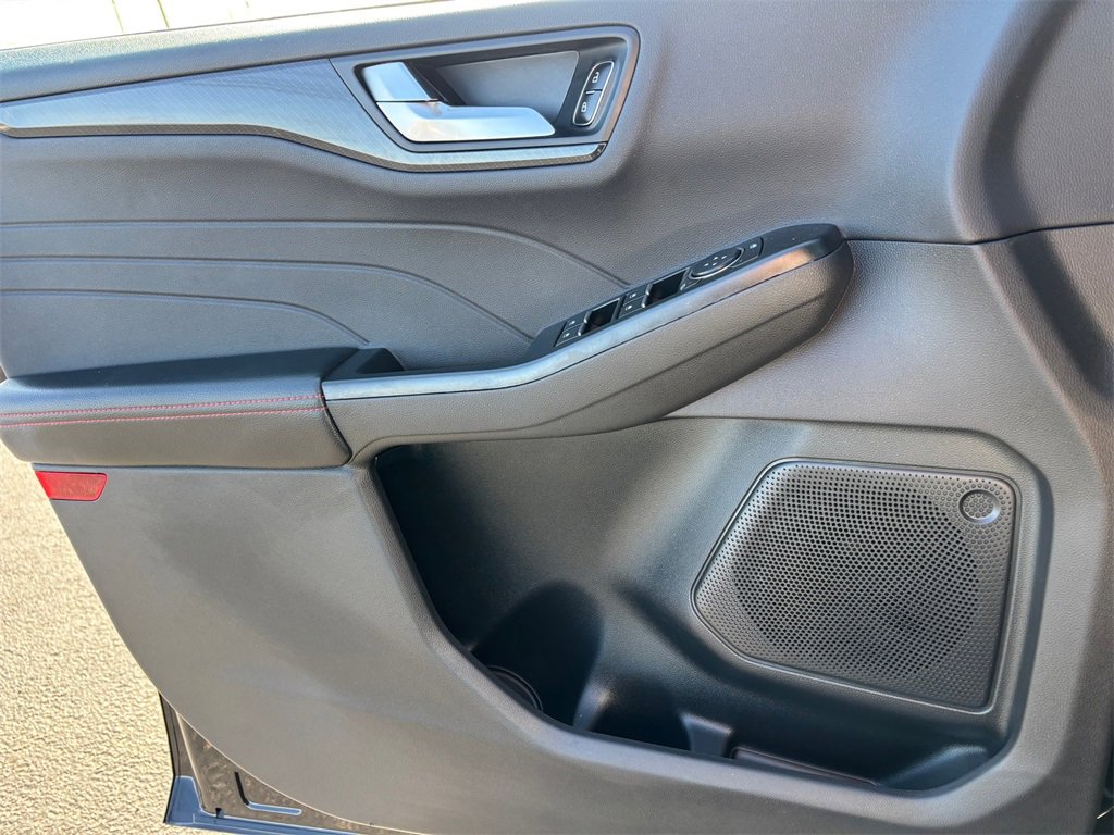 Used 2025 Ford Escape ST-Line image 25